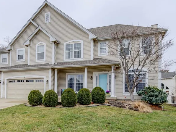 10 Southern Hills Ct, O'Fallon, MO 63366
