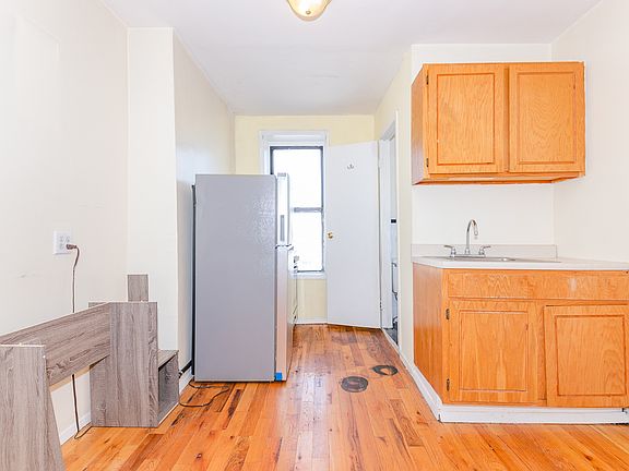 2nd image of 134 Boerum St #Rf5