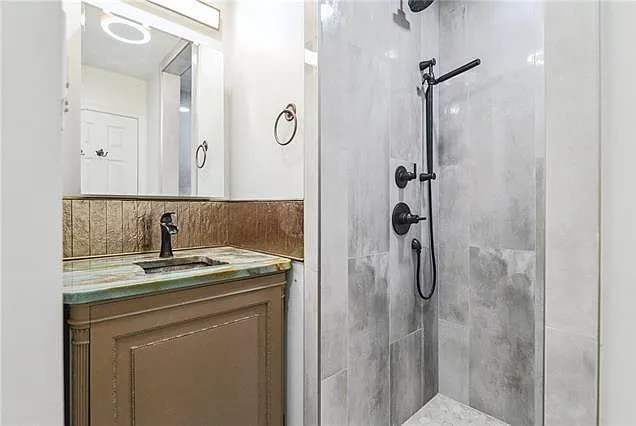 444 Beverly Garden Dr — Photo 8