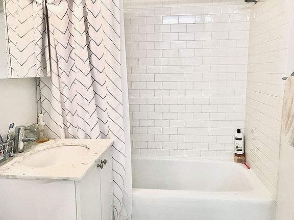 4th image of 505 W 37th St APT 4105