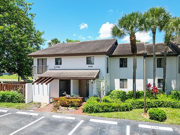 2nd image of 5142 Fountains Drive S