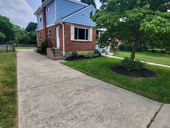 2nd image of 966 Summit Ave