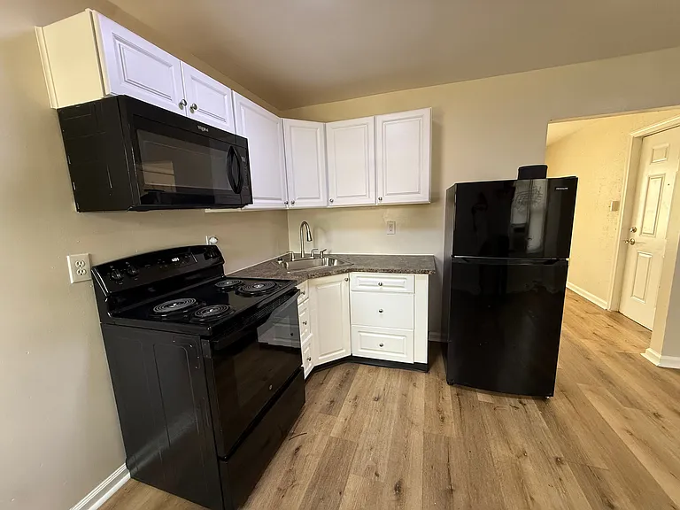 261 Niagara Ave — Photo 10