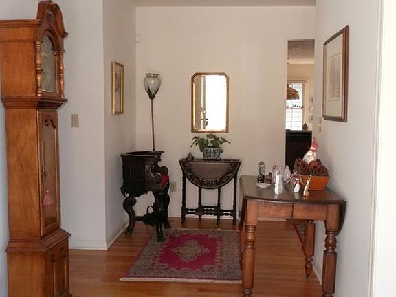 3rd image of 100 Riverview Ct