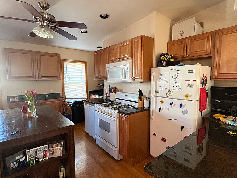 254 E St #3 — Photo 2