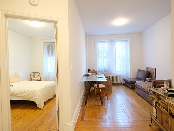 3rd image of 237 W 20th St APT 4A