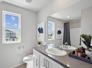 668 Pickering Ln, Woodburn, OR