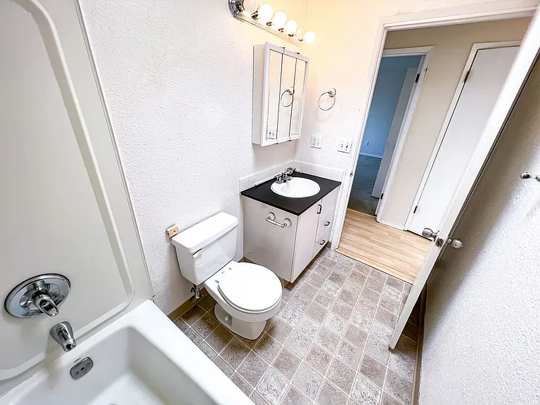 Annaron Apartments — Photo 36