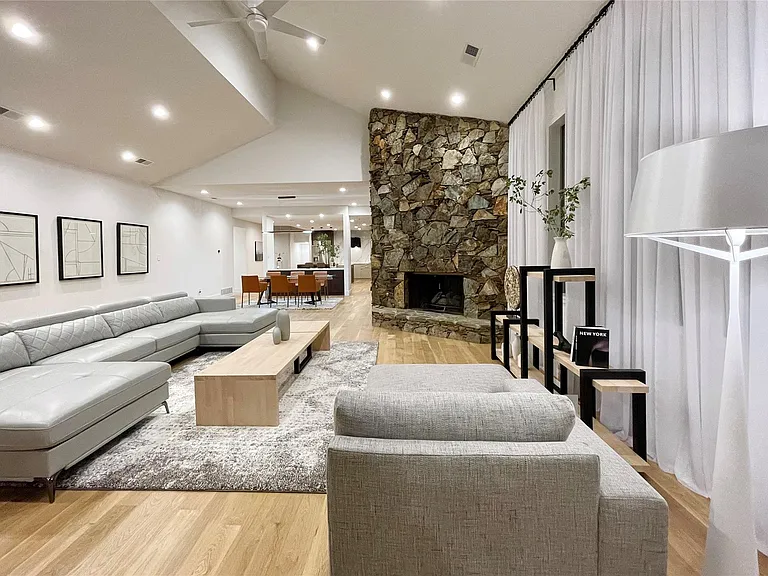 6802 Bert Ln — Photo 10