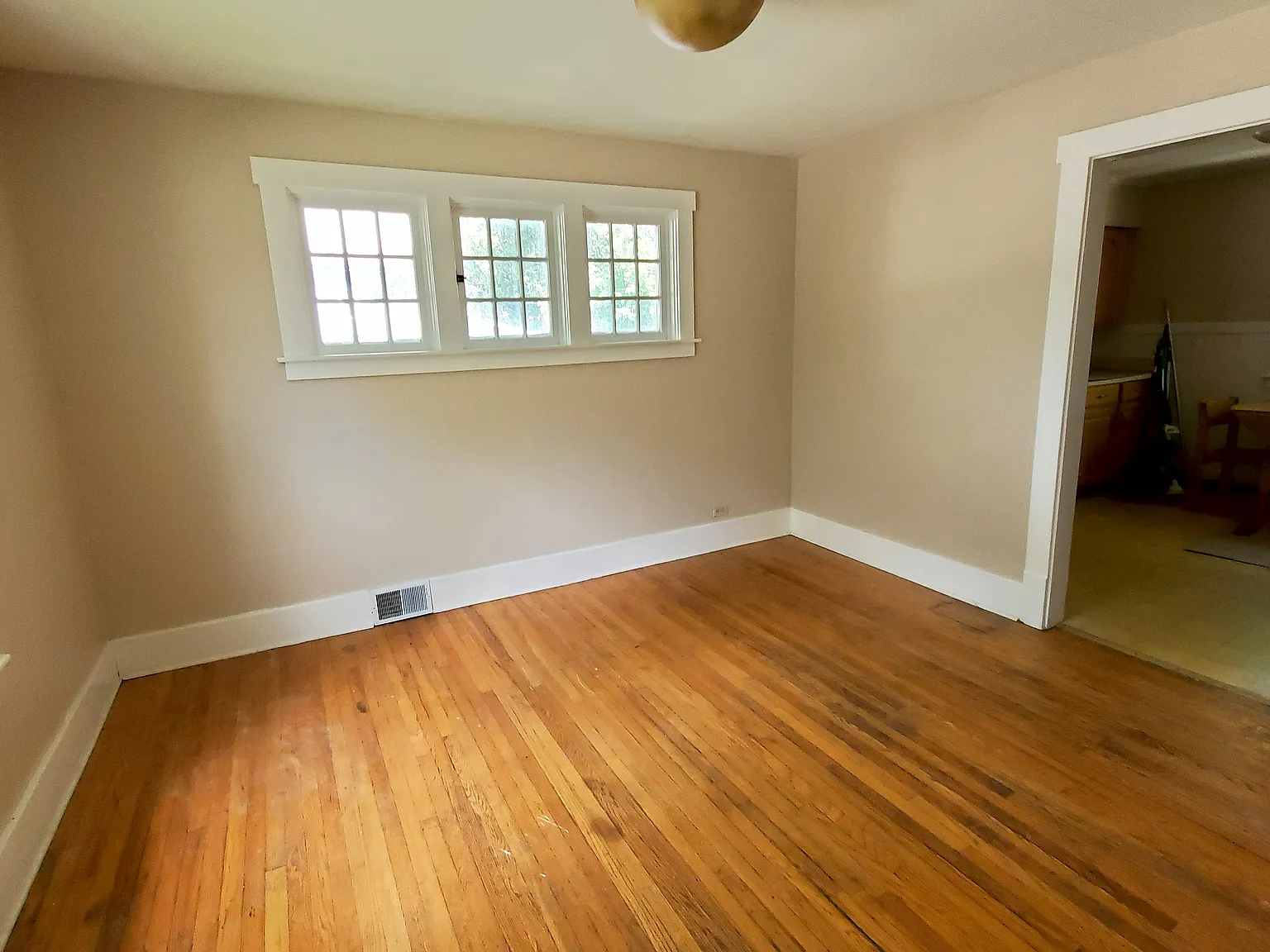 3 bed, 1.5 bath, 1600 sqft, $2,500 — Photo 4