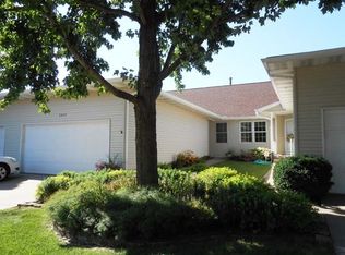 3943 Prairie Ln, Bettendorf, IA 52722