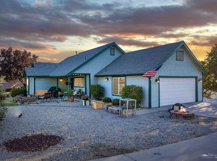 30370 Rollingoak Dr, Tehachapi, CA 93561