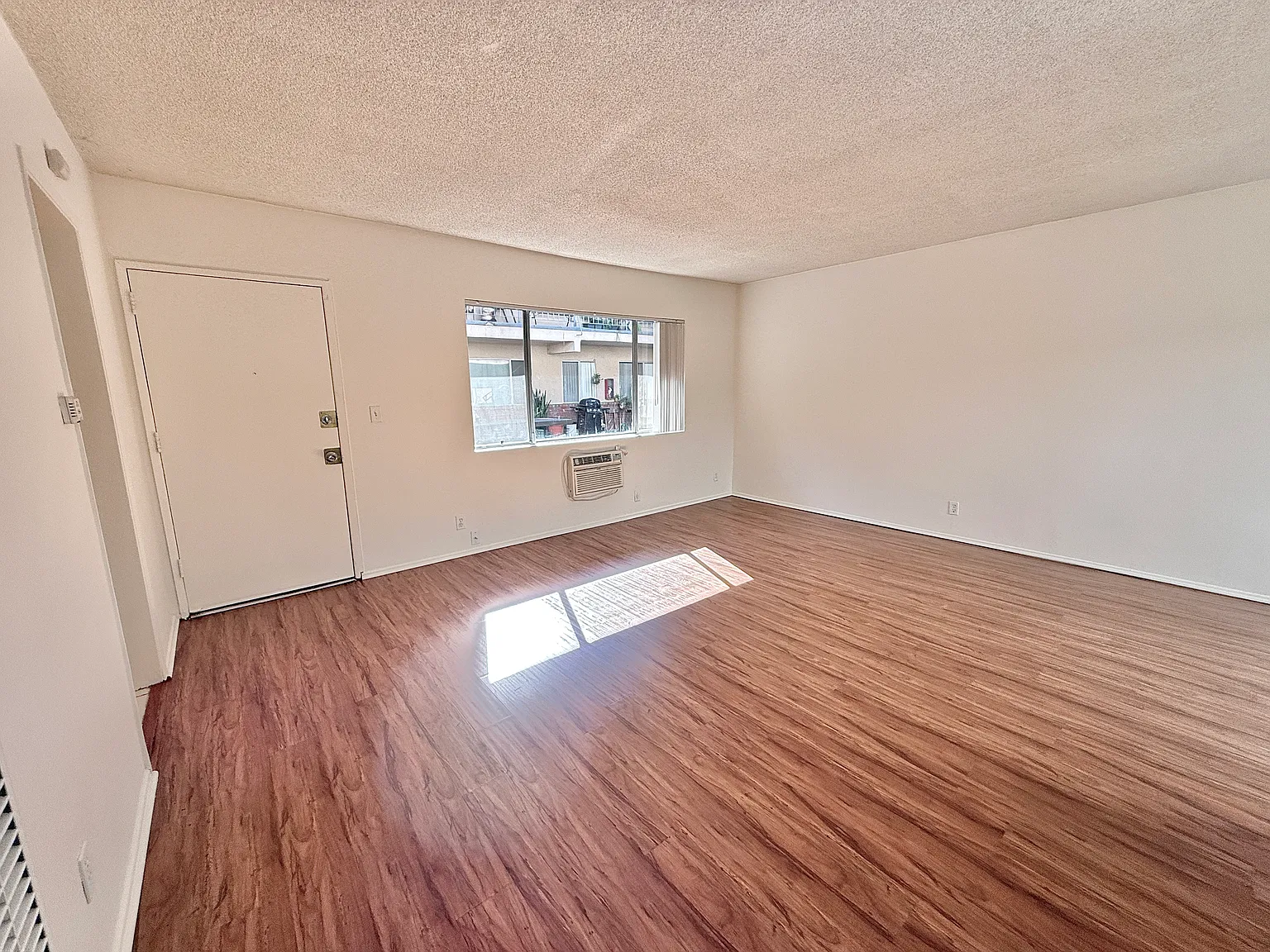 Runnymede St, Van Nuys — Photo 3