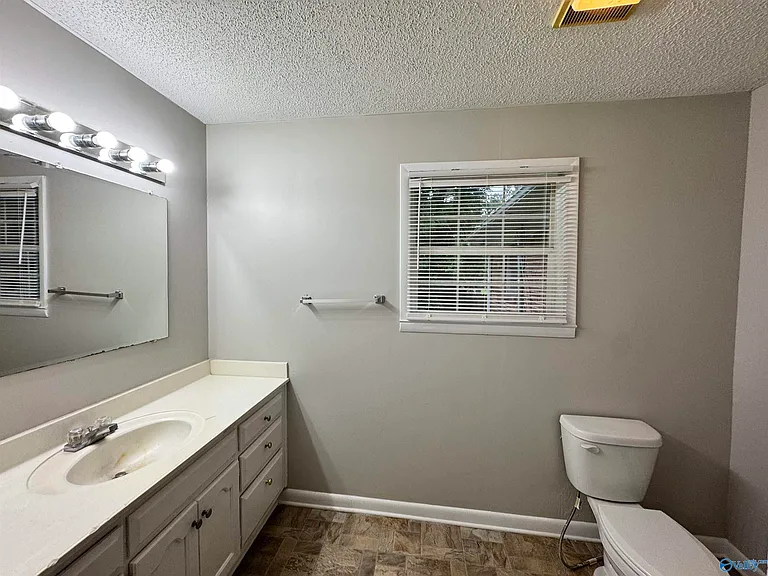 3812 Melody Cir NE — Photo 11
