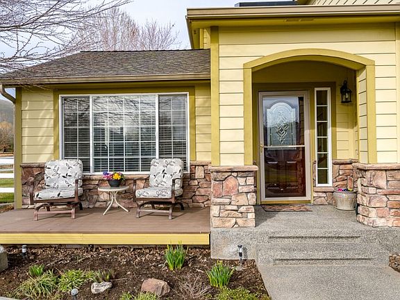 2nd image of 3423 Lexington Way
