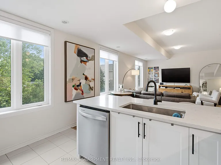 383 Dundas St E #49 — Photo 13