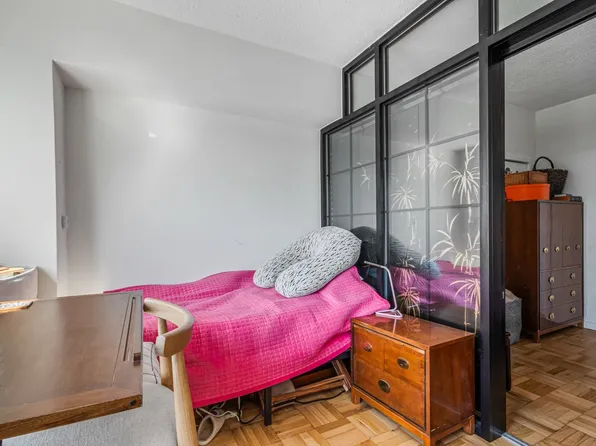 166-25 Powell Cove Boulevard image 11 of 27