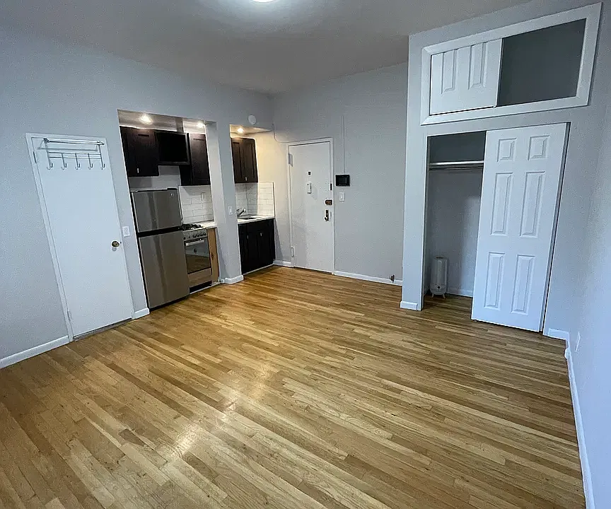 35 W 64th St #9
