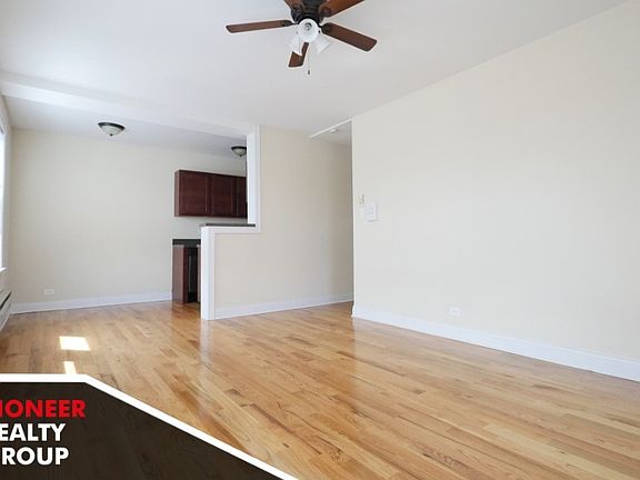 2nd image of 818 W Diversey Pkwy #818N
