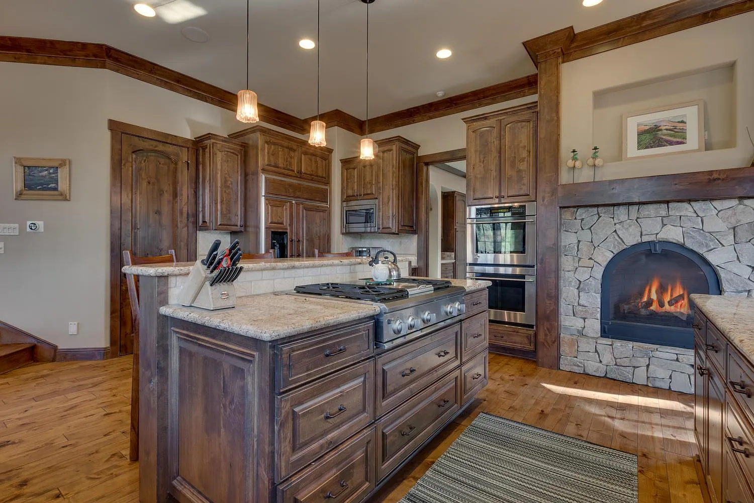 4 bed, 4250 sqft, $20,000 — Photo 4