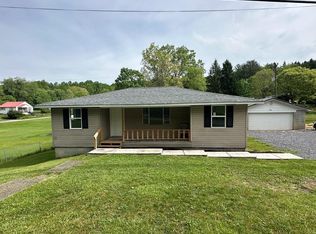 542 Maple Fork Rd, Mount Hope, WV 25880