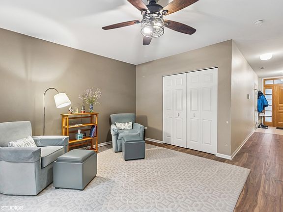 4th image of 507 Grove Ln #H