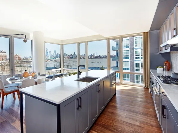 Shore Ln House 204, Jersey City, NJ 07310