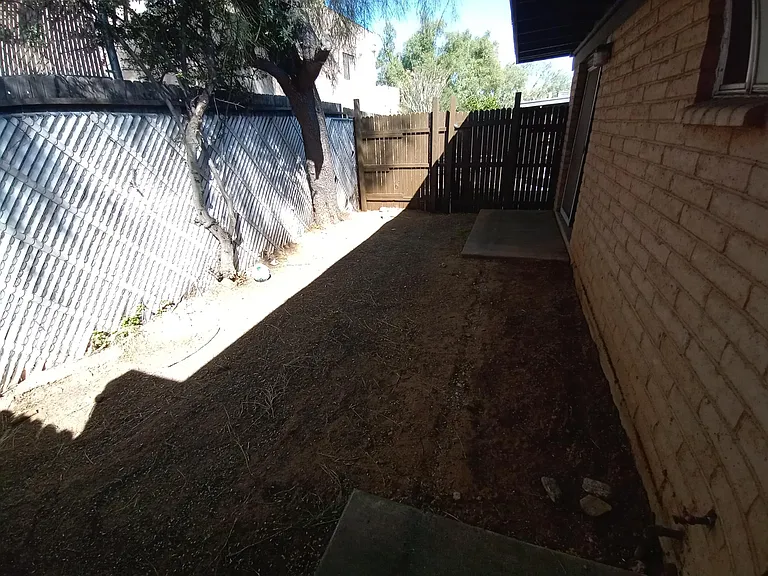 1802 E Adelaide Dr — Photo 8