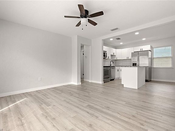 4th image of 2056 Garden LN