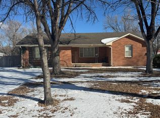 906 S Van Buren St, Hugoton, KS 67951