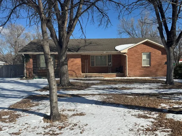 906 S Van Buren St, Hugoton, KS 67951
