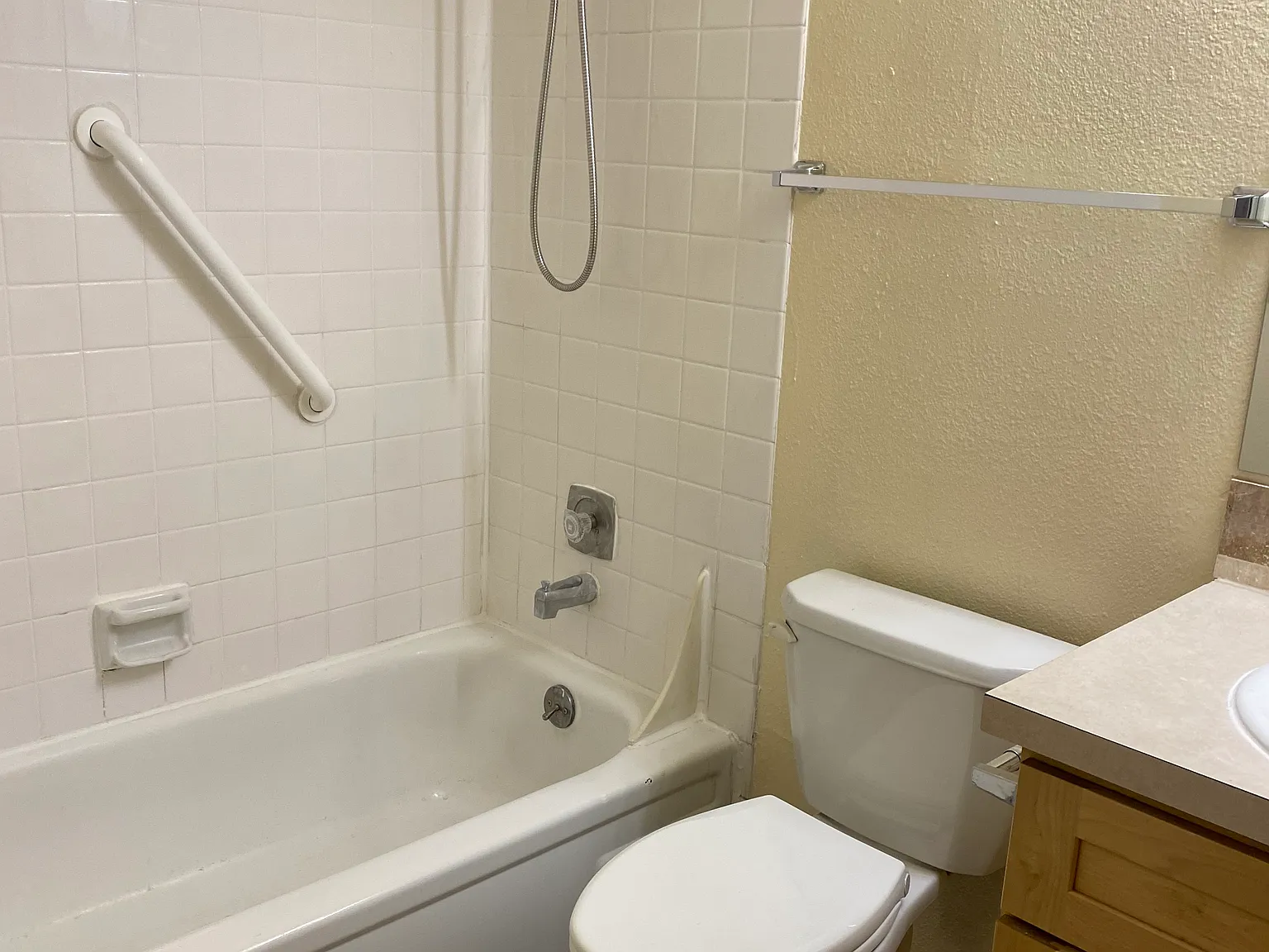 4715 SW Charlestown St — Photo 2