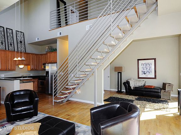 4th image of 6050 N Avondale Ave #B
