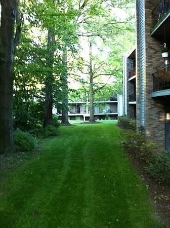 525 West St #1
