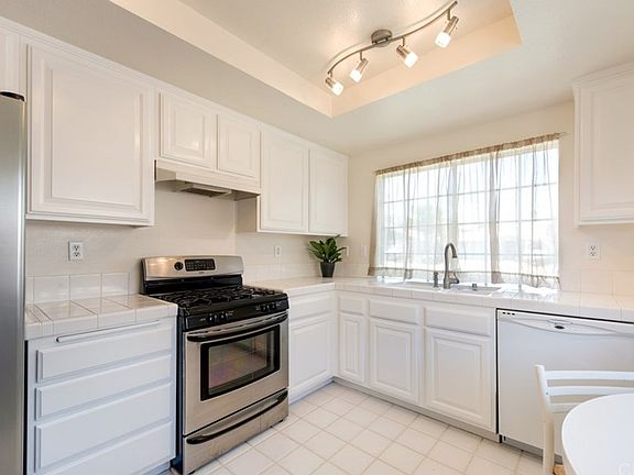 4th image of 32780 Royal Oak Ln