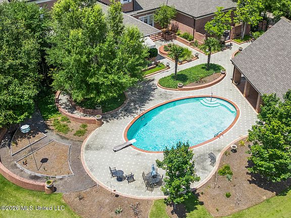 83rd image of 147 Chantilly Dr