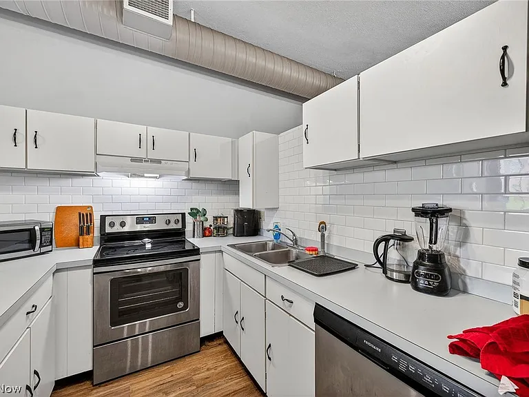 408 W Saint Clair Ave #319 — Photo 9