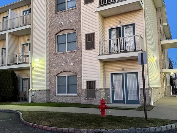 520 Victor St Unit 35, Saddle Brook, NJ 07663