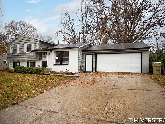 3rd image of 5110 Wallingford Dr NW