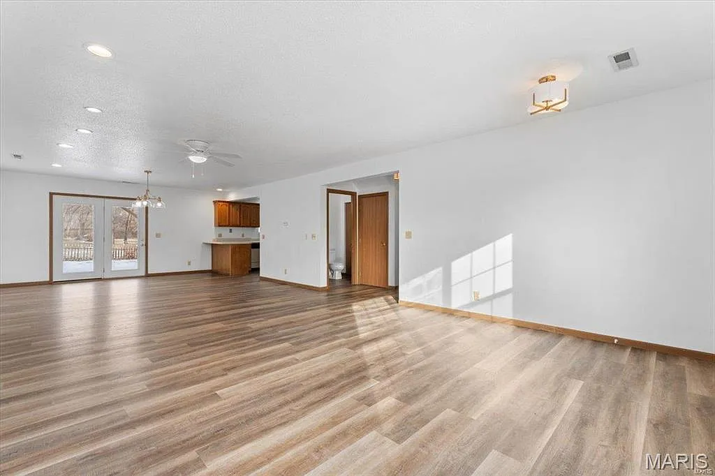 3 bed, 3.0 bath, 1890 sqft, $1,850 — Photo 4