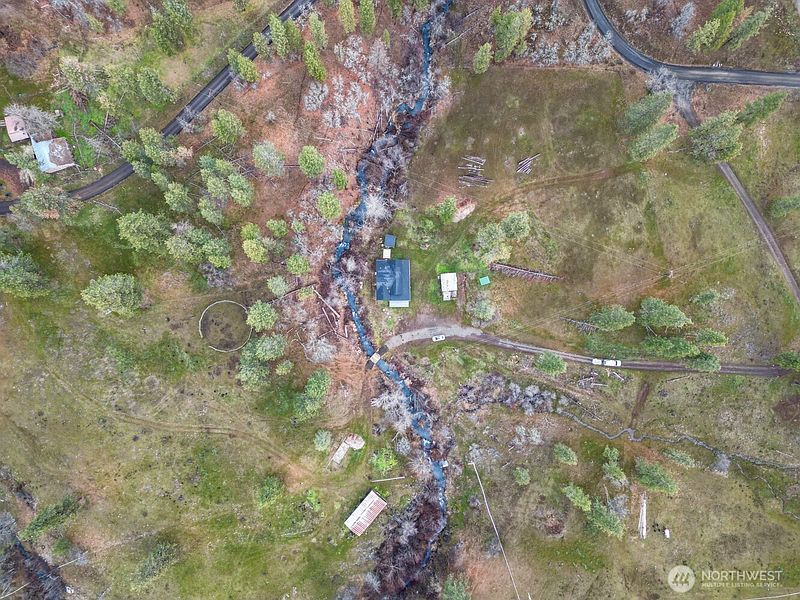 3rd image of 932 Zelinski Road