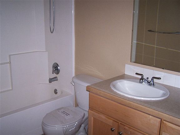 4th image of 1817 W Camelot Dr