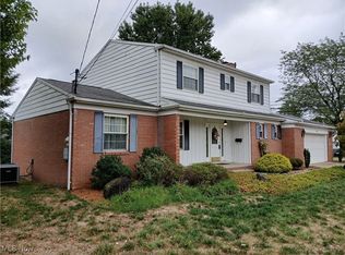 1562 Gene St, Belpre, OH 45714
