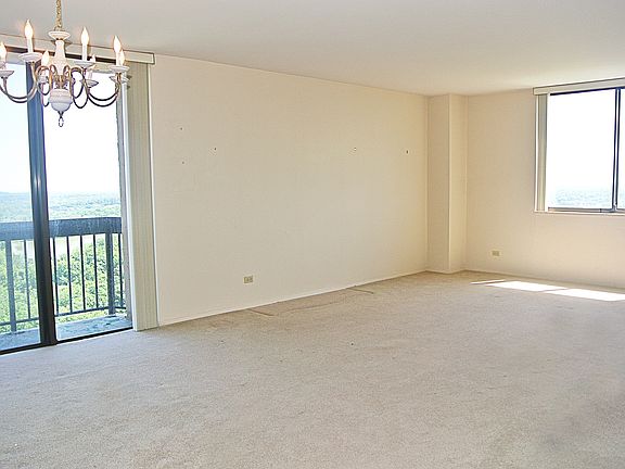 2nd image of 27010 Grand Central Pkwy APT 27E