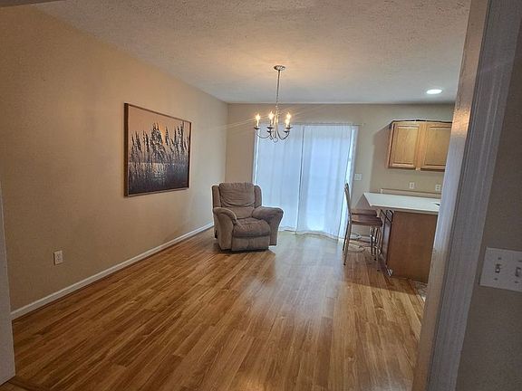 4th image of 252 Donna Ave