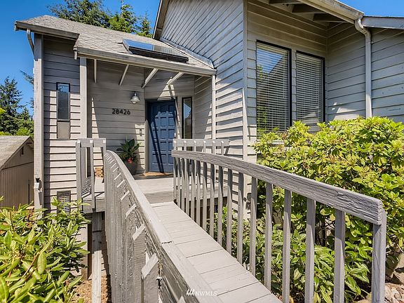 Front entry landing>