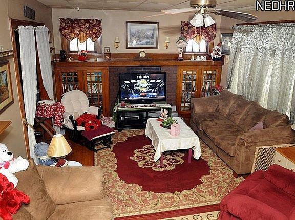 4th image of 306 S 11th St