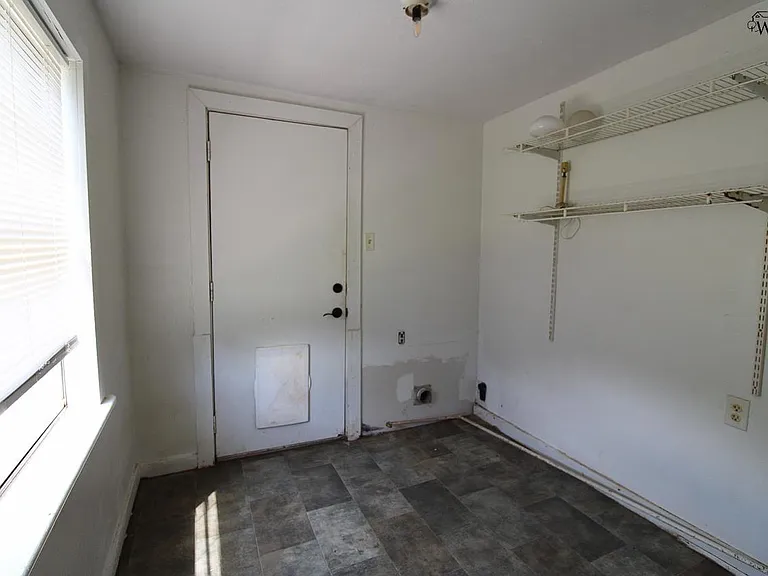 1640 Hawes Ave — Photo 9