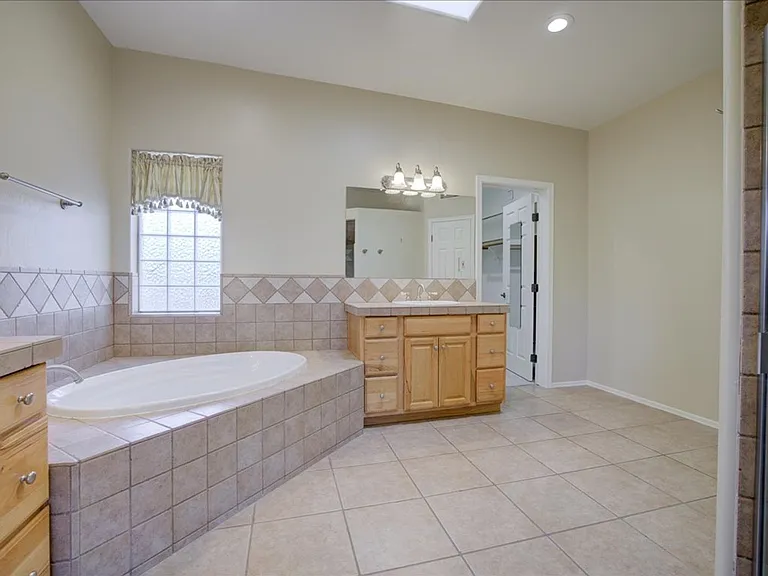 4750 N Bonanza Ave — Photo 40