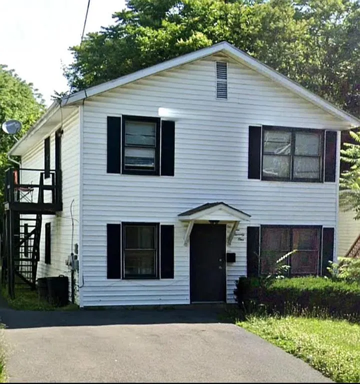3 bed, 1025 sqft, $1,500 — Photo 1